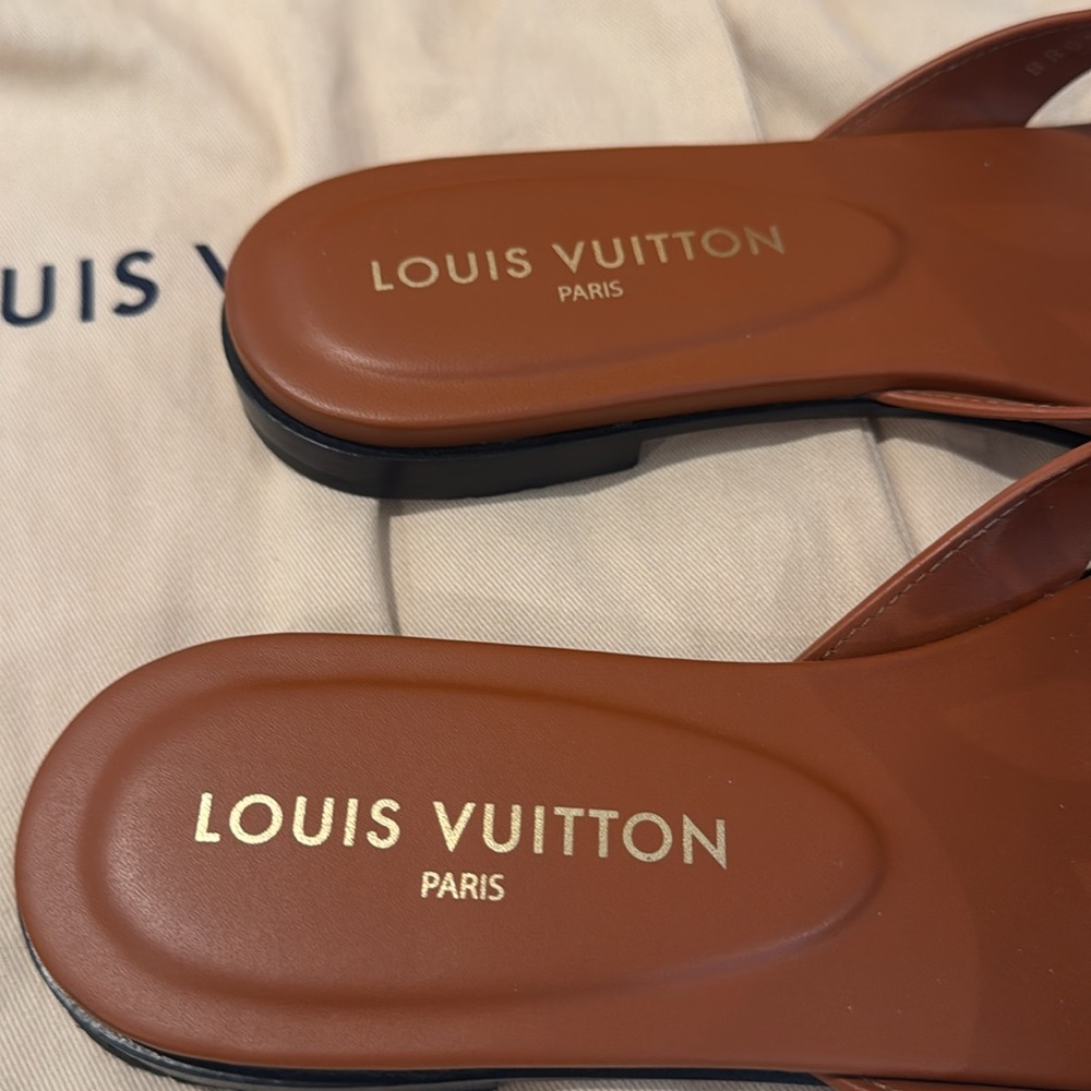 JUST LIKE NEW! LV Isola Flat Mule. EU 39 - Picture 8 of 15